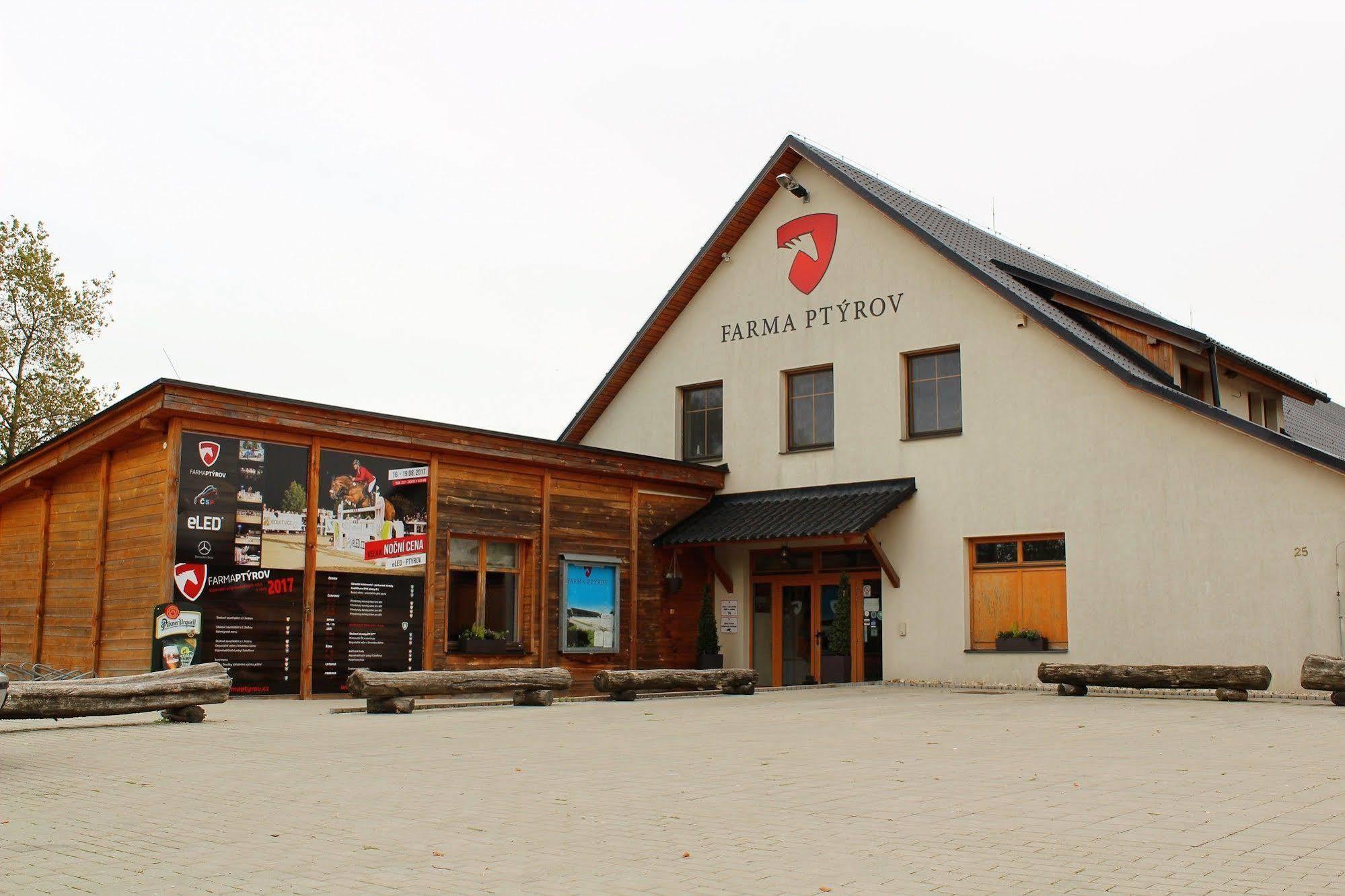 Farma Ptyrov Hotel Mnichovo Hradiště Eksteriør billede