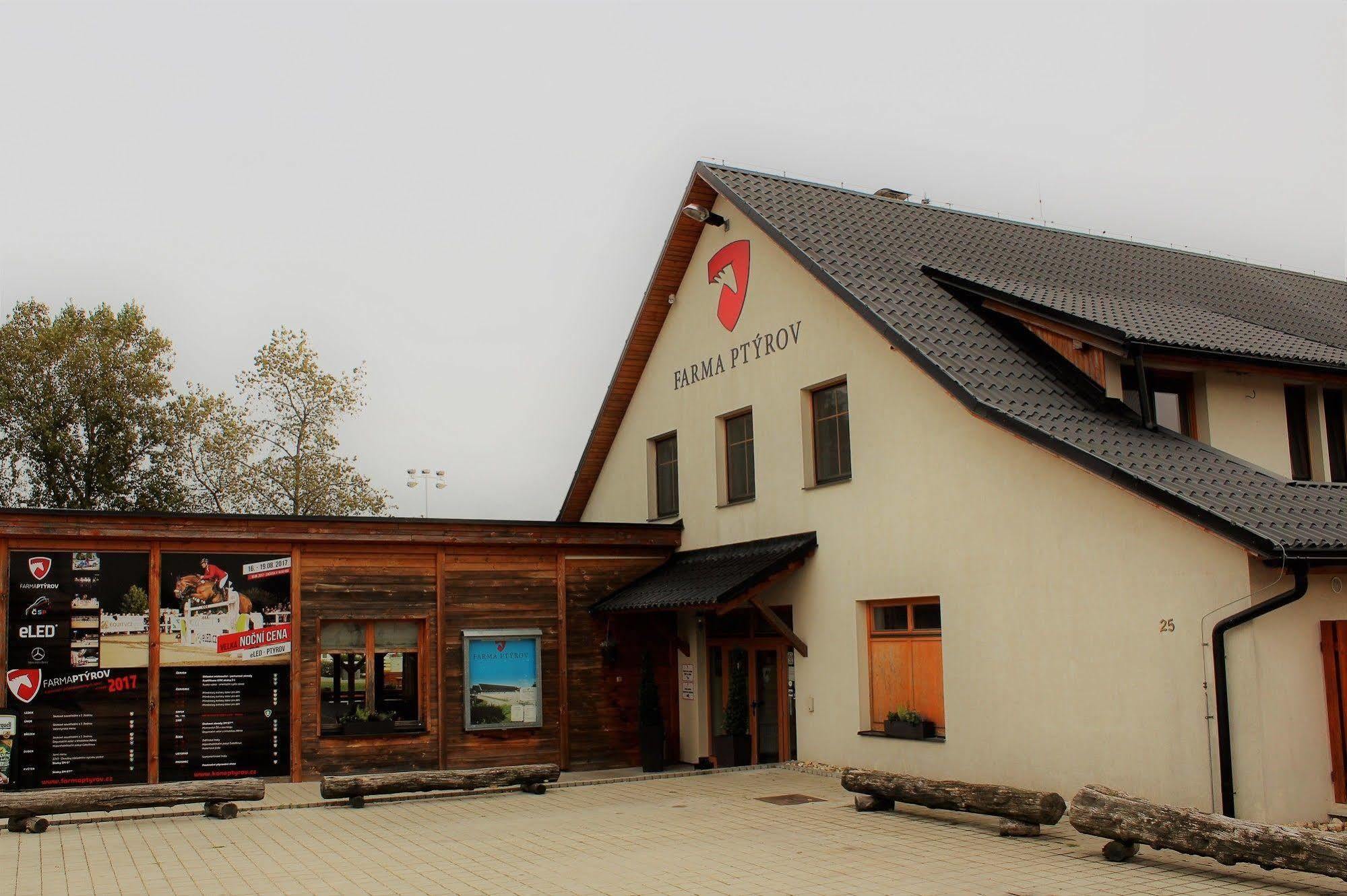 Farma Ptyrov Hotel Mnichovo Hradiště Eksteriør billede